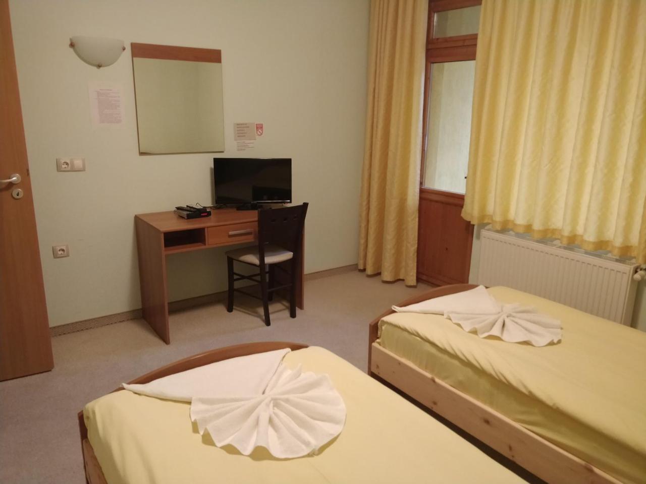Hotel Restaurant Popini Laki Jagodina Kültér fotó